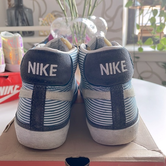 2004 WMNS Nike Blazer Mid ‘Pinstripe’ - Picture 4 of 8